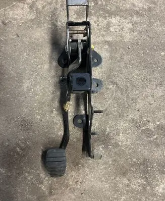 Renault Megane II Brake pedal 