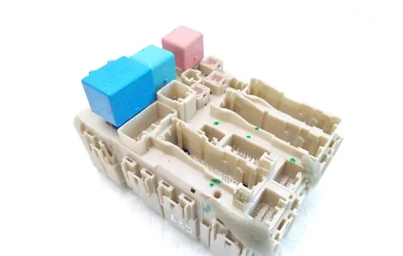 Toyota RAV 4 (XA30) Fuse module 8273042400