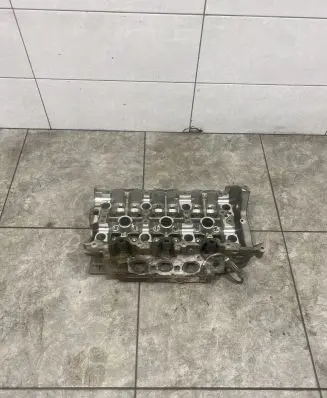 Mercedes-Benz C W205 Engine head A2760102513