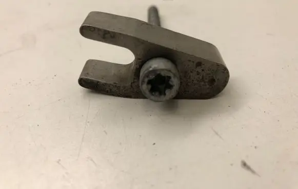 Mercedes-Benz E W212 Fuel Injector clamp holder
