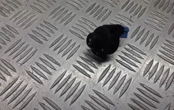 Citroen C2 Wing mirror switch