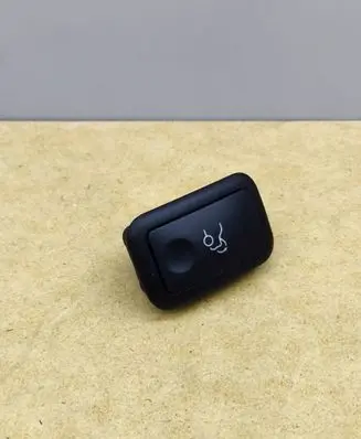 Mercedes-Benz C W204 Tailgate opening switch A2048707051 03152610
