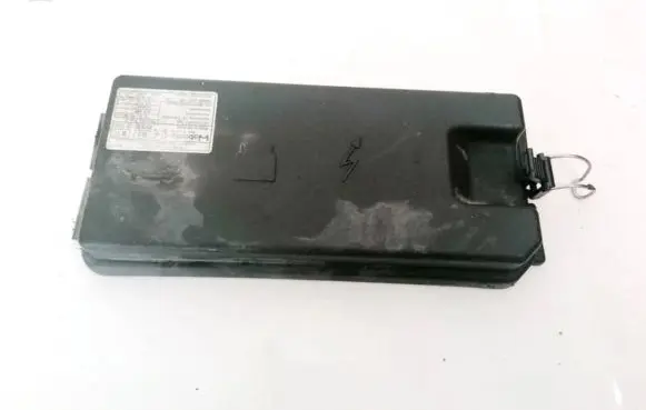 Mercedes-Benz R W251 Fuse box cover 1645400182