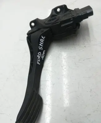 Accelerator throttle pedal