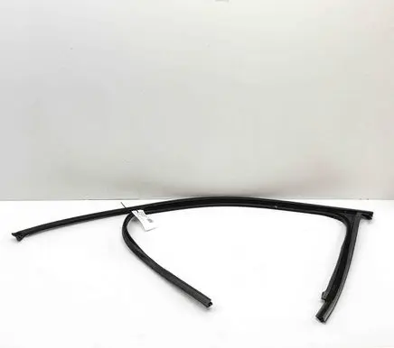 Volkswagen Touareg III Front door glass trim molding 760837431B