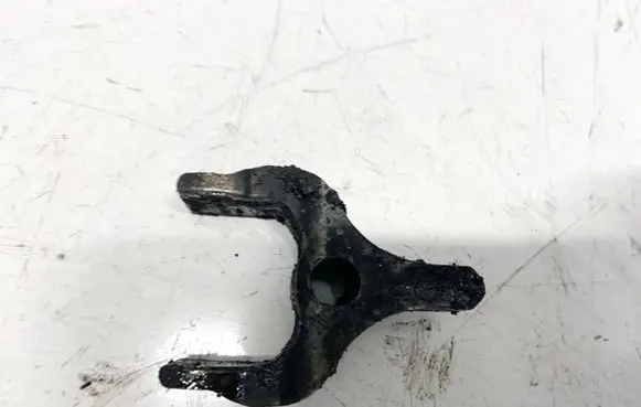 BMW 1 E81 E87 Fuel Injector clamp holder 
