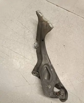 Audi A6 S6 C7 4G Fender mounting bracket