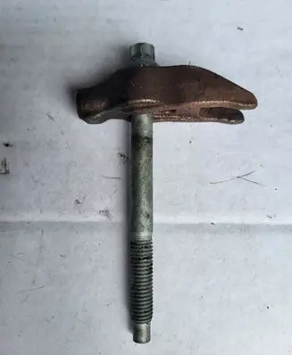 Peugeot 308 Fuel Injector clamp holder 9811760780