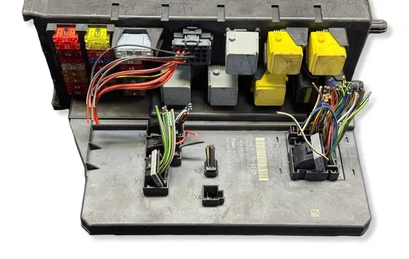 Mercedes-Benz Sprinter W906 Fuse module A9069006303 A9069017501 A9069024301