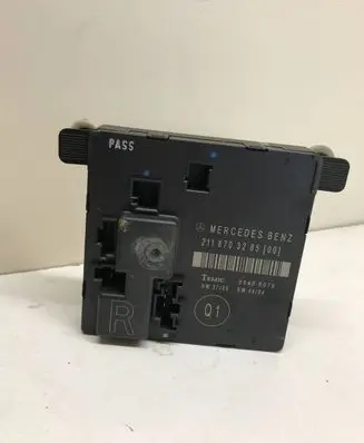 Mercedes-Benz E W211 Door control unit/module 2118703285 00406079