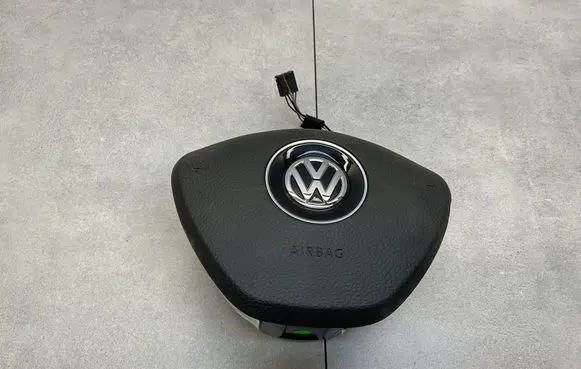 Volkswagen Jetta VI Steering wheel airbag 5C6880201C