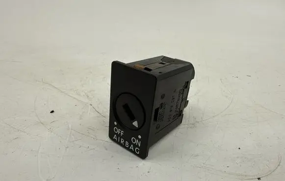 Passenger airbag on/off switch
