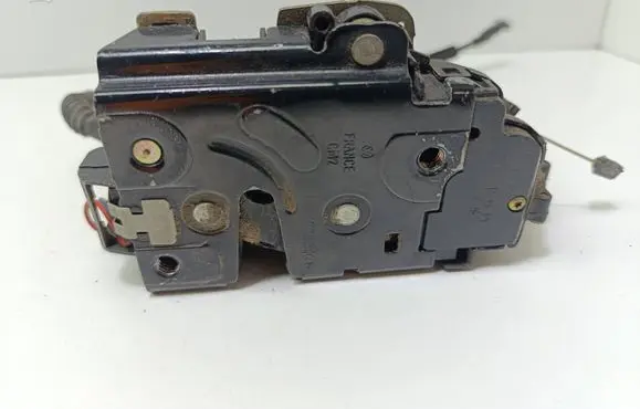 Volkswagen PASSAT B5.5 Front door lock 3B0837867