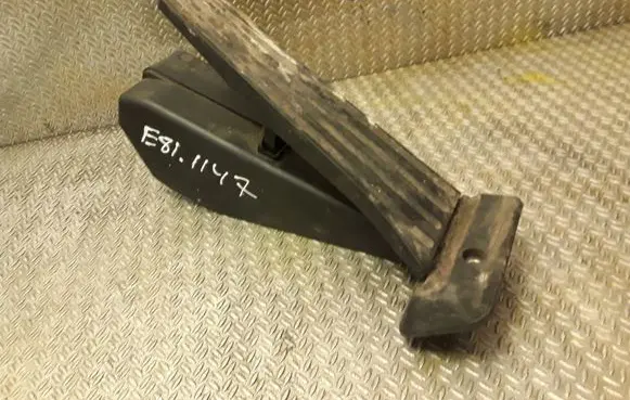 BMW 1 E81 E87 Accelerator throttle pedal 6786589