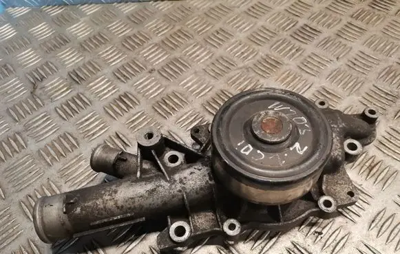 Mercedes-Benz C W203 Water pump 6112010310