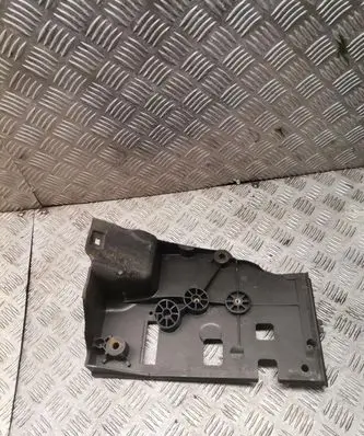 Land Rover Discovery 3 - LR3 Battery tray dwm500031