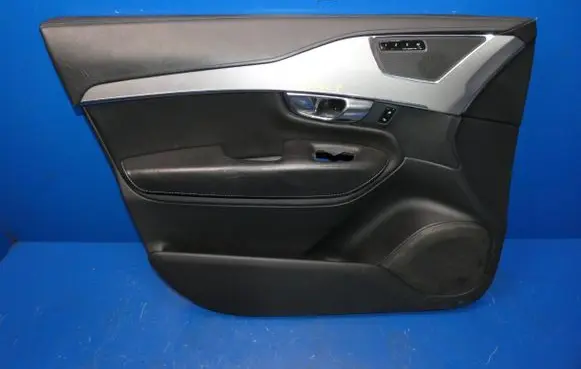 Volvo XC90 Front door card panel trim 
