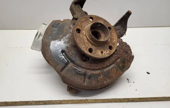 Skoda Fabia Mk1 (6Y) Front wheel hub spindle knuckle