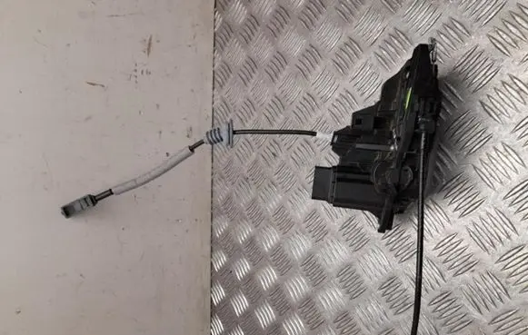 Volvo S90, V90 Front door lock 31440998