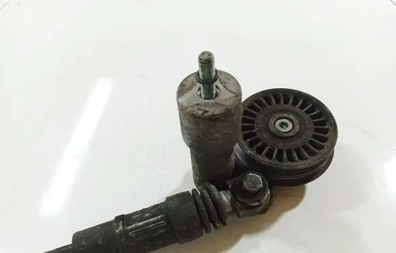 Volkswagen PASSAT B5.5 Generator/alternator belt tensioner 038145283 038145283A
