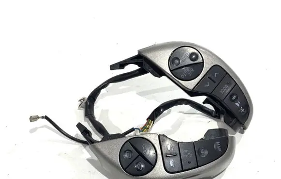 Toyota Prius (XW20) Steering wheel buttons/switches F70CV142