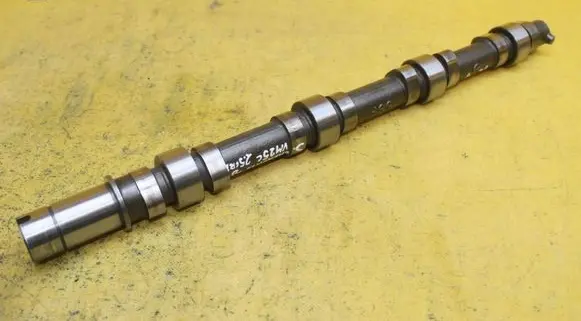 Jeep Cherokee III KJ Camshaft 