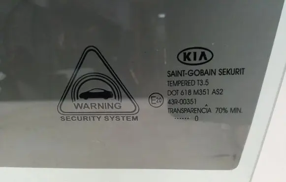 KIA Ceed Front door window glass four-door