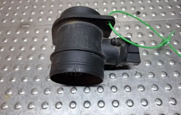 Skoda Fabia Mk1 (6Y) Mass air flow meter S27705734 038906461B 028002531
