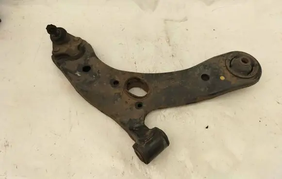 Toyota Verso Front lower control arm/wishbone