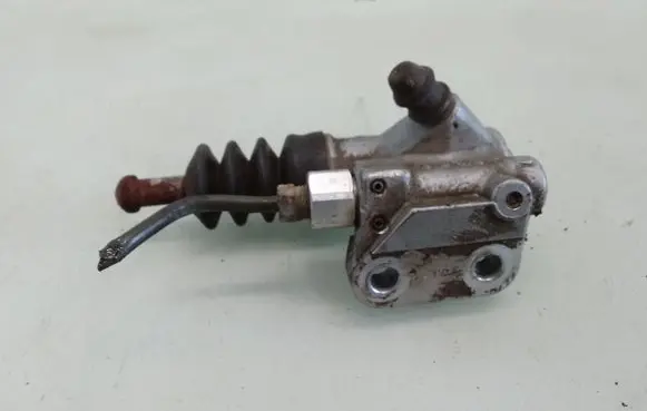 Clutch slave cylinder