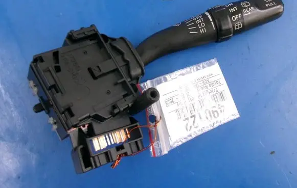 Toyota Avensis Verso Other switches/knobs/shifts 84652-05150