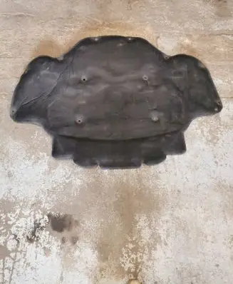 Engine bonnet/hood sound/heat insulation