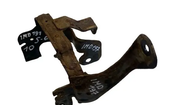 Volvo S60 Power steering pump mounting bracket 31317375 A0025478 C6S4B