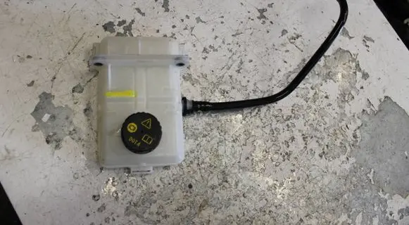 Mercedes-Benz Citan II W420 Brake fluid reservoir A4204300200