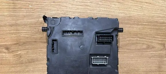 Renault Master III Comfort/convenience module 284B18927R 00016883