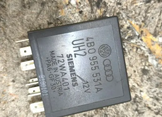 Audi A3 S3 8L Window wiper relay 4B0955531A 72WA401 B180101