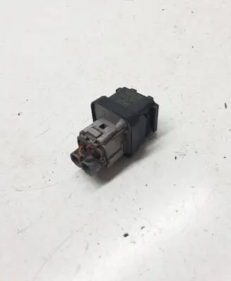 Toyota Avensis T270 Glow plug pre-heat relay 2861067010 1567000671