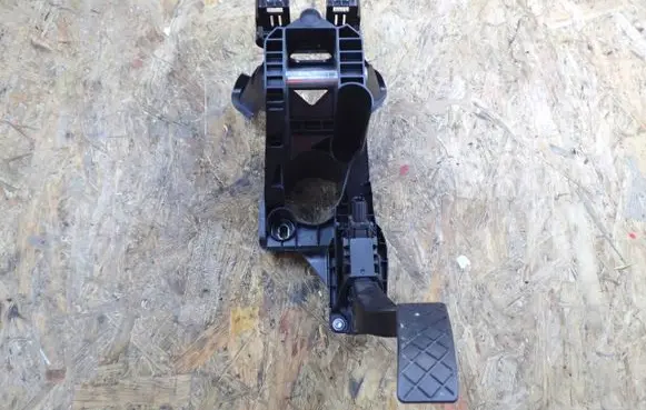 Skoda Octavia Mk3 (5E) Accelerator throttle pedal 5Q1723058BN
