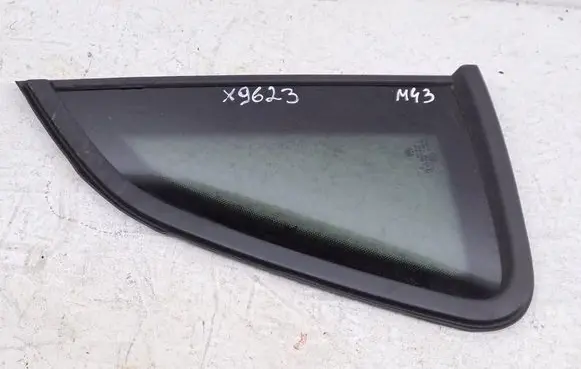 Volkswagen Polo VI Rear side window 