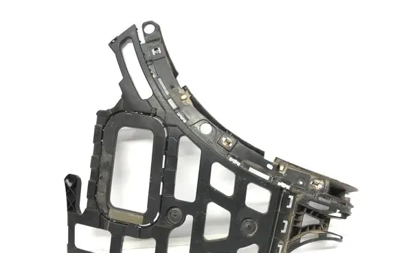 Porsche Cayenne (92A) Bumper support mounting bracket corner 7P5807772