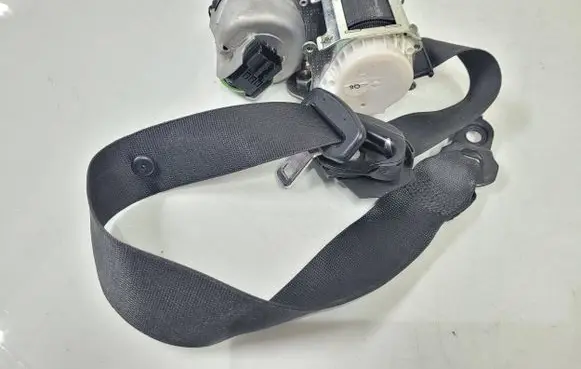 Mercedes-Benz ML W164 Front seatbelt A2518601985