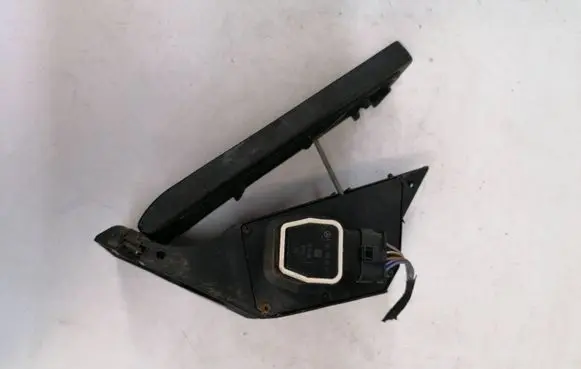 Mercedes-Benz C W204 Accelerator throttle pedal A2043000004