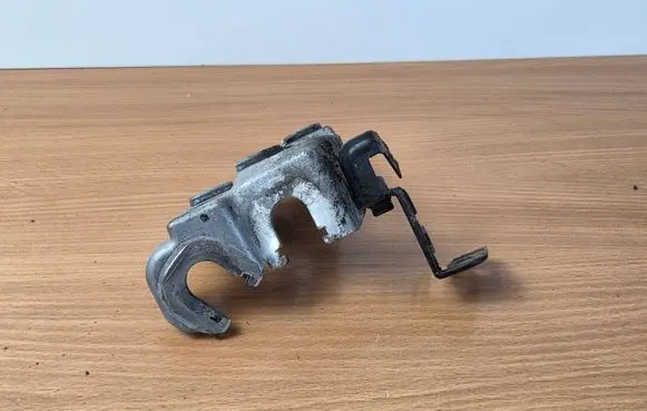 Hyundai i20 (BC3 BI3) Gear shift cable bracket 