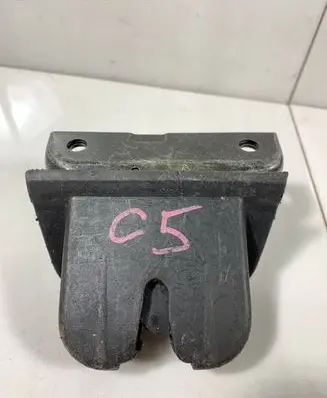 Audi A6 S6 C5 4B Tailgate/trunk/boot lock/catch/latch 4B9827520