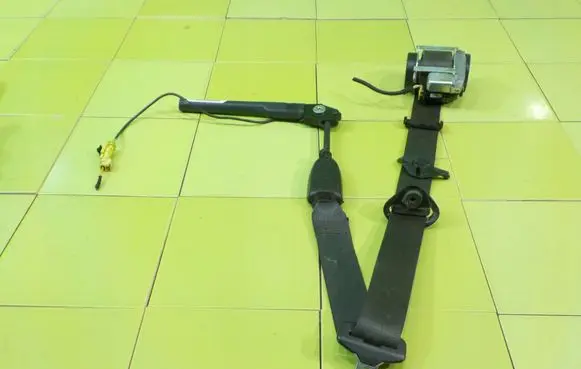Opel Zafira C Front seatbelt NAPINACZEM 18AB11