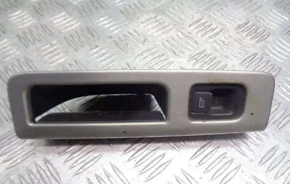 Volvo V50 Quarter vent window switch 8663813