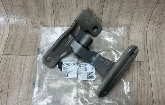 Mercedes-Benz Sprinter W907 W910 Front door lower hinge A9107201600 9107201600