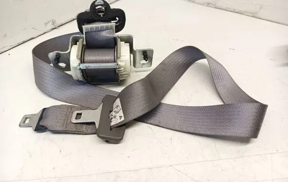 Chrysler Town u0026 Country V Rear seatbelt 330058760
