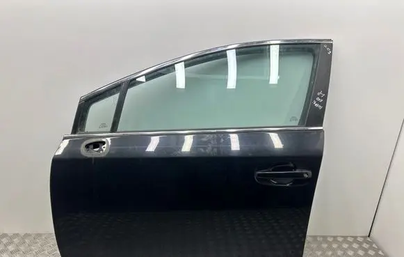 Toyota Avensis T270 Front door 