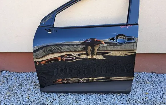 Toyota Yaris Cross Front door 